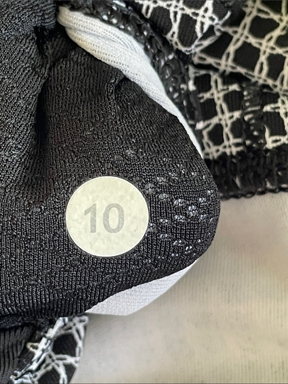 Lululemon Outrun Tight
Fall Net White Black / Black - Picture 8 of 12